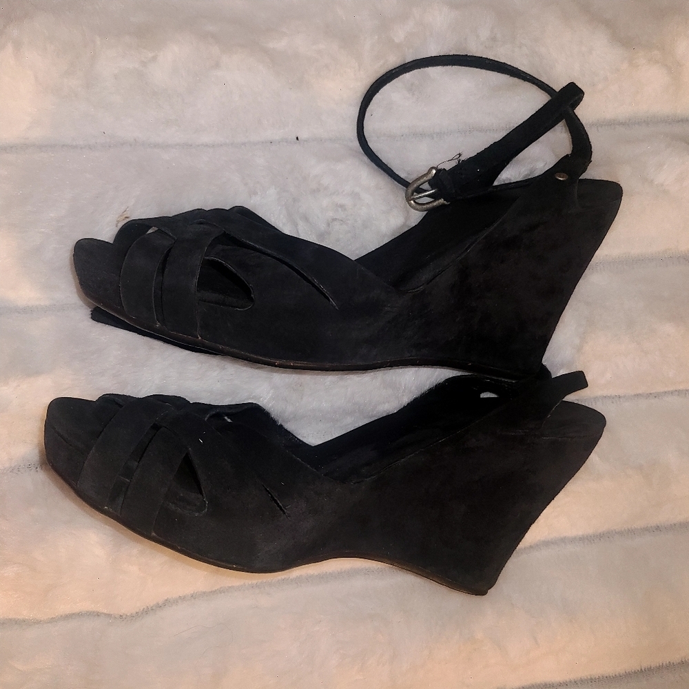 UGG Women's Black Sandals - Picture 5 of 7